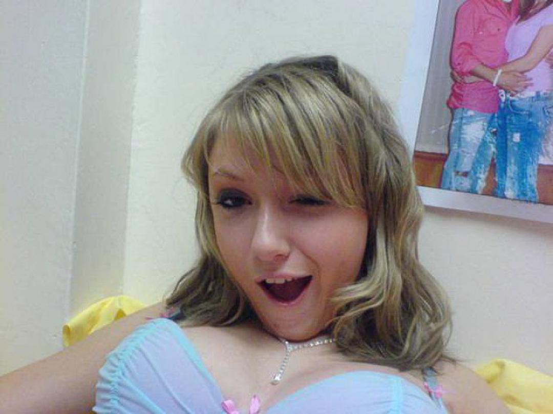 HelloKitty uit Flevoland,Nederland